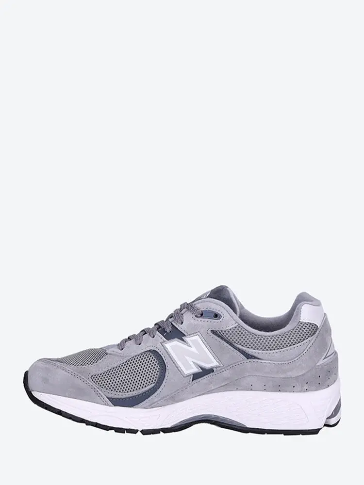 2002r-sneakers-men-shoes-sneakers-new-balance-smets-225744_750x1000_crop_center.webp